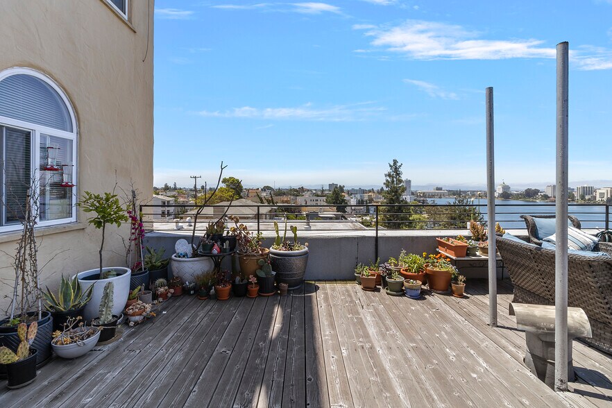 More Photos Of 479 Merritt Ave, Oakland Apartments For Sale