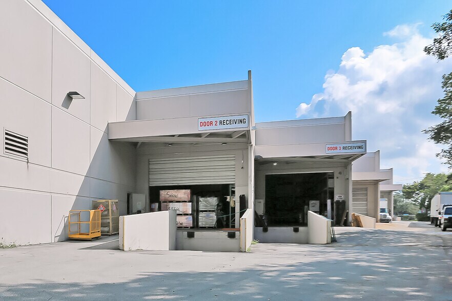 More Photos Of 10300-10380 NW 53rd St, Sunrise Distribution For Lease