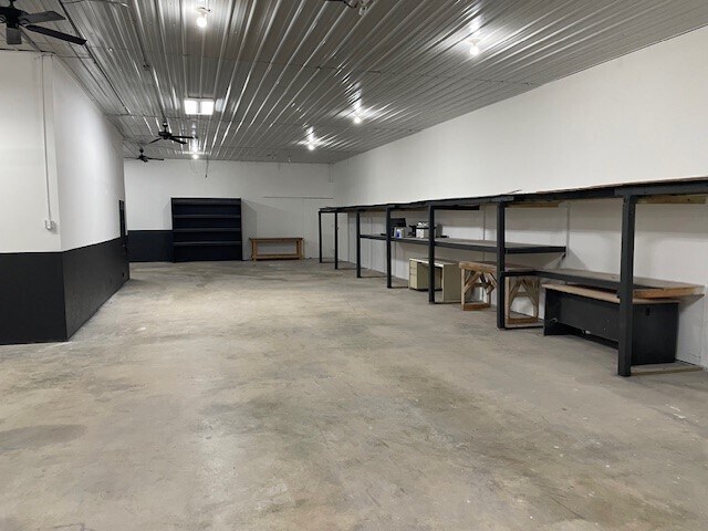 More Photos Of 8858-8898 Louisiana St, Merrillville Light Distribution For Lease