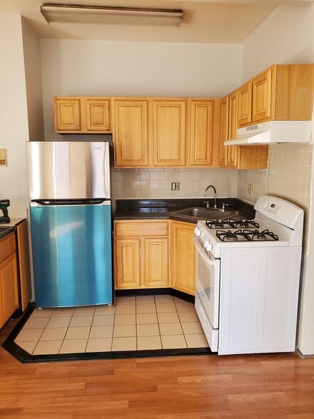 More Photos Of 358 Grove St, Jersey City Storefront Retail Residential For Lease