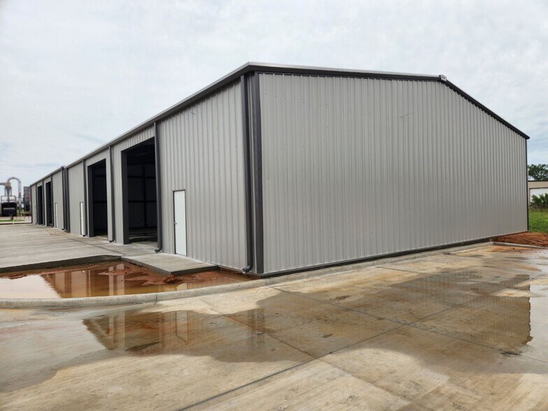 More Photos Of 14566 Industrial Park, Aubrey Warehouse For Lease