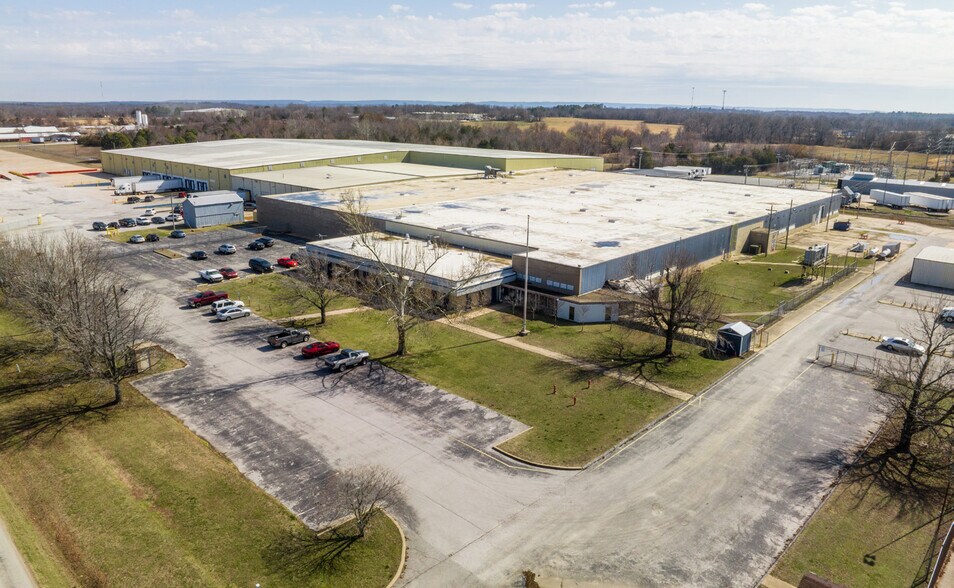 More Photos Of 1700 E Quarter Rd, Siloam Springs Manufacturing For Lease