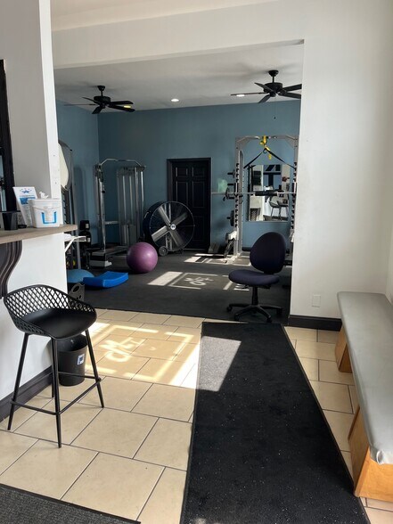 More Photos Of 2324-2326 E 44th St, Indianapolis Warehouse For Lease