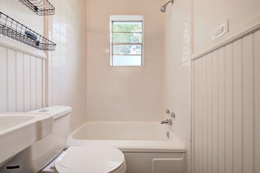 More Photos Of 408 Chautauqua Ave, Norman Multifamily For Sale