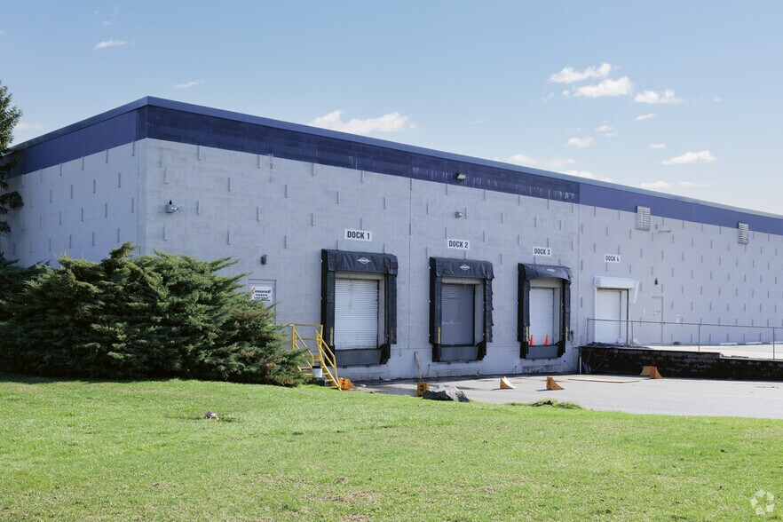 More Photos Of 600 Willow Tree Rd, Leonia Manufacturing For Lease