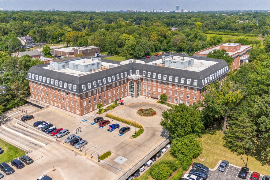 More Photos Of 908 N Elm St, Hinsdale Medical For Lease