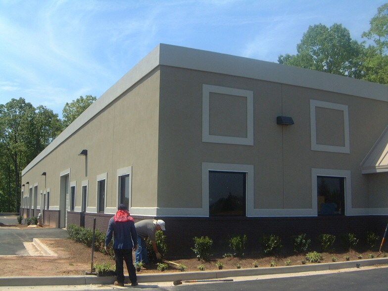 More Photos Of 3768 Peachtree Crest Dr, Duluth Warehouse For Lease