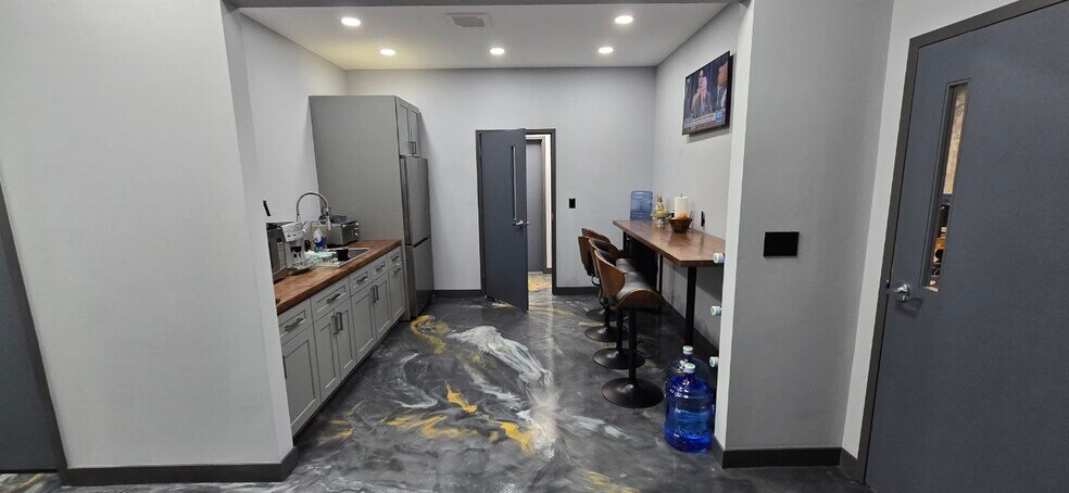 More Photos Of 188 Seegers Ave, Elk Grove Village Flex For Sale