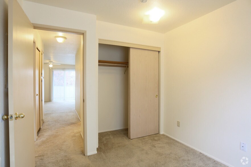 More Photos Of 805 NE Kane Dr, Gresham Apartments For Sale