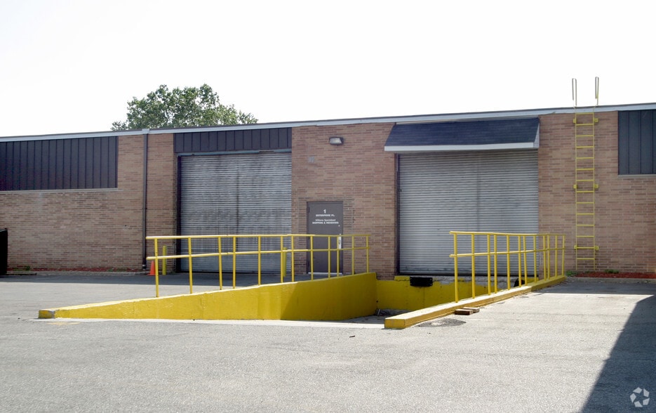 More Photos Of 1 Enterprise Pl, Hicksville Warehouse For Lease