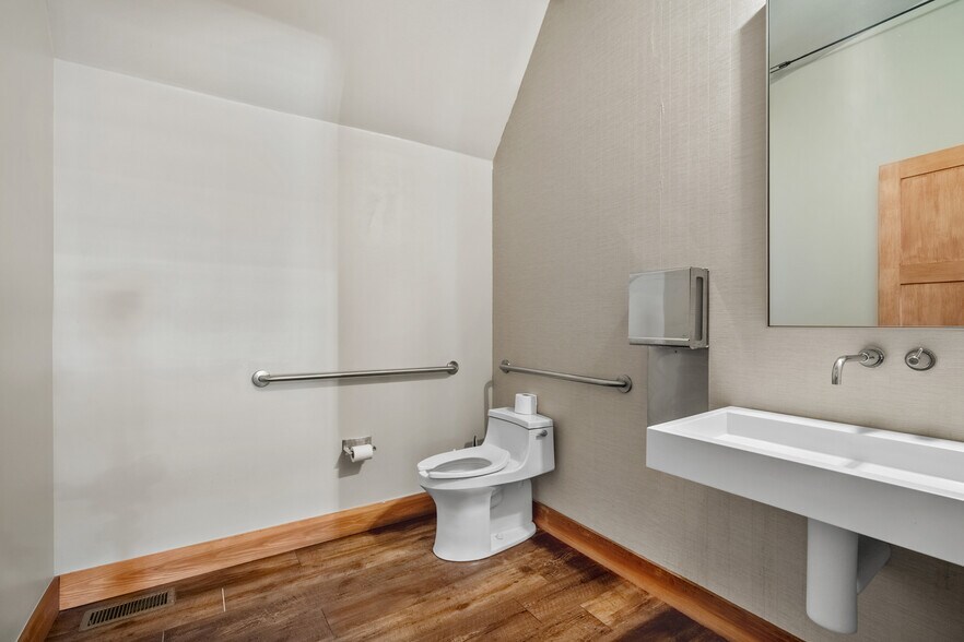 More Photos Of 720 Poyntz Ave, Manhattan Office For Sale