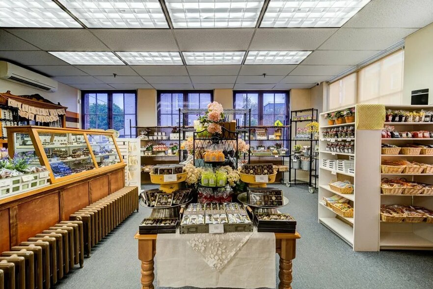 More Photos Of 269 Main St, Beacon Storefront For Sale