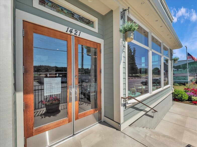 More Photos Of 1421 Pioneer Hwy, Stanwood Restaurant For Sale