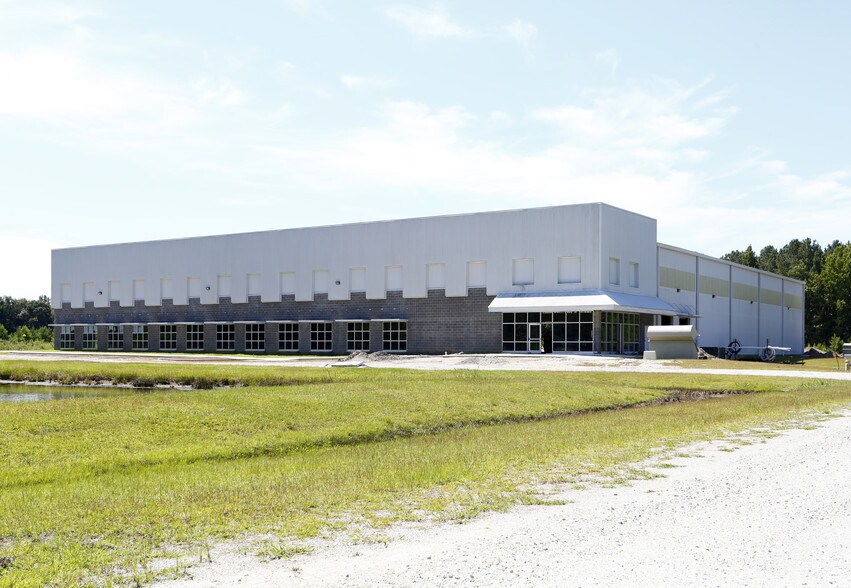 More Photos Of 137 Worth Beverage Dr, Burgaw Warehouse For Lease