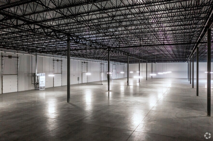 More Photos Of 8787 Snouffer School Rd, Gaithersburg Warehouse For Lease