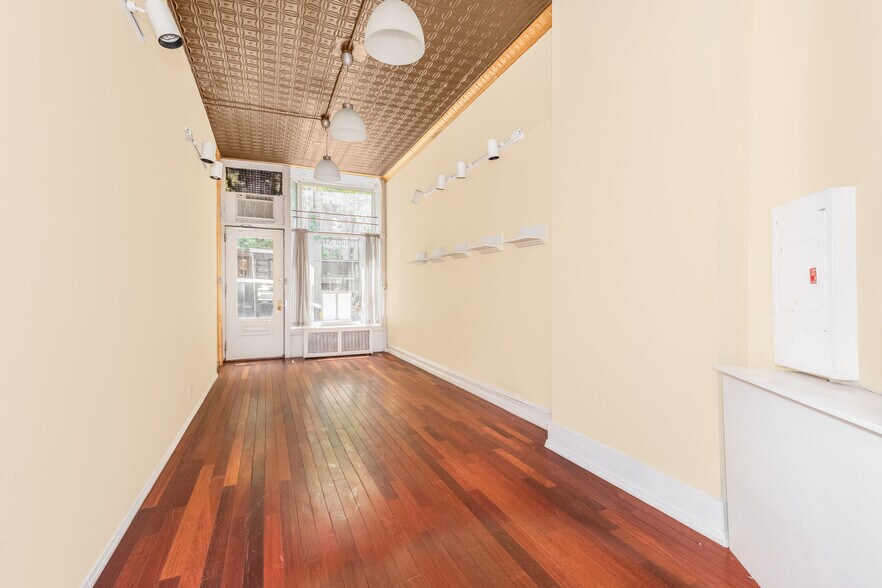 More Photos Of 319 W 47th St, New York Apartments For Lease