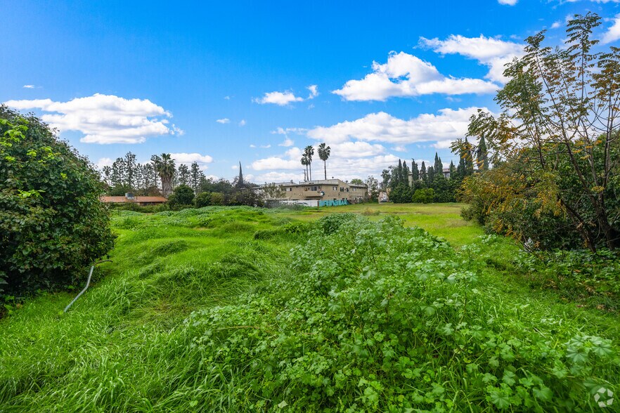 More Photos Of 13840 Sherman Way, Van Nuys Land For Sale