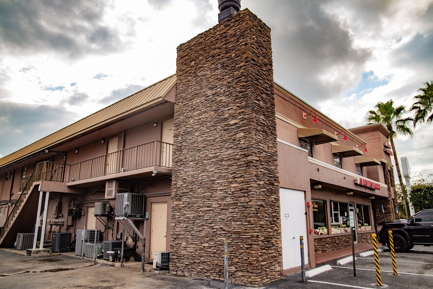 More Photos Of 1000-1042 S Military Trl, West Palm Beach, West Palm Beach General Retail For Sale