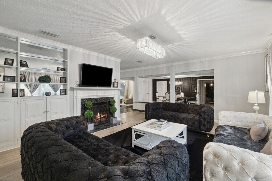 More Photos Of 8463 Beach Blvd, Jacksonville Freestanding For Lease