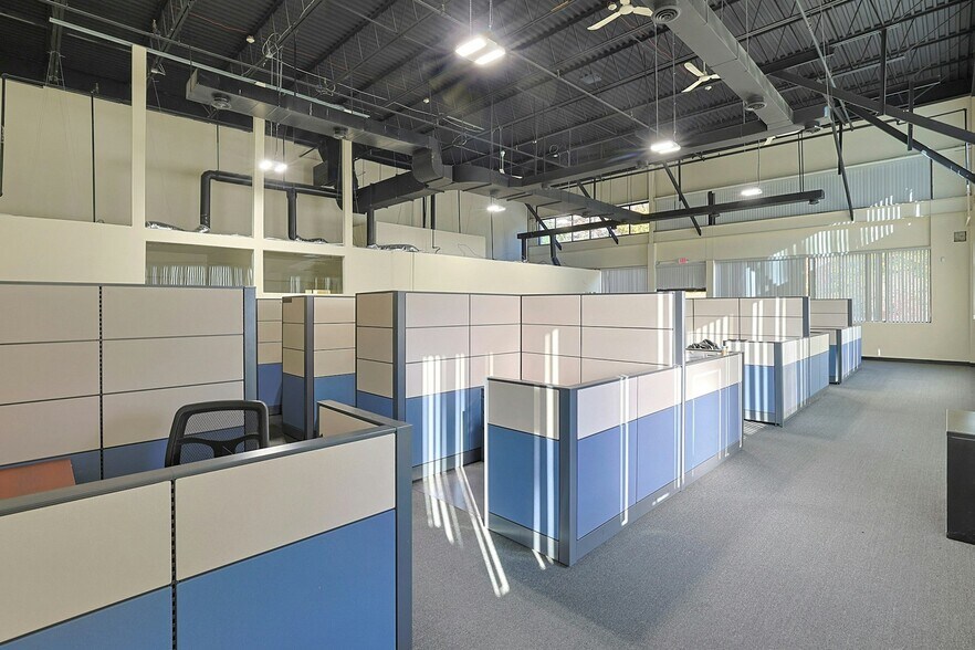 More Photos Of 704 Executive Blvd, Valley Cottage Warehouse For Lease