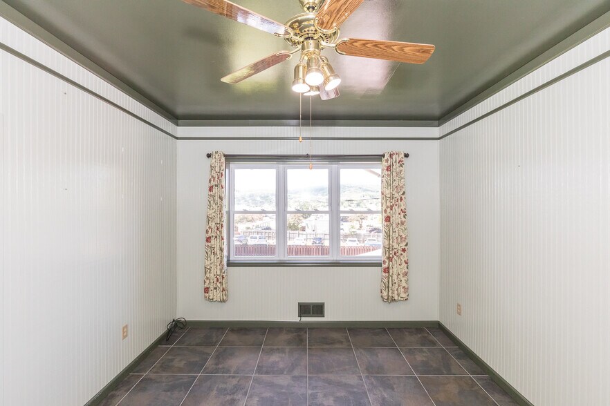 More Photos Of 131 Copenhaver St, Marion Shelter For Sale