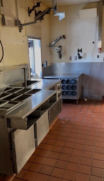 More Photos Of 320 Dixie Way, South Bend Fast Food For Lease