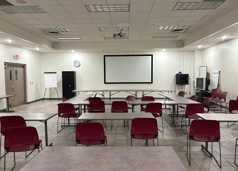 More Photos Of 3600 Tennis Ct, Saint Joseph Manufacturing For Sale