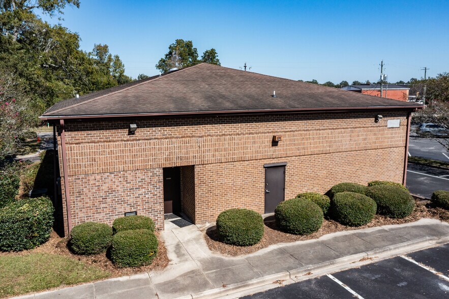 More Photos Of 119 W Lowman St, Mullins Medical For Sale