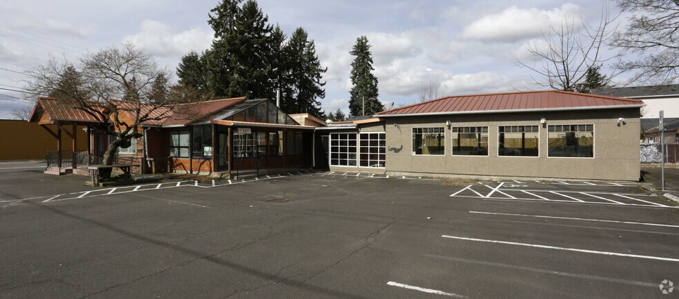 More Photos Of 8701 SE Powell Blvd, Portland Restaurant For Sale