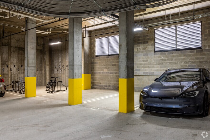 More Photos Of 58-84 Norfolk St, Newark Apartments For Lease