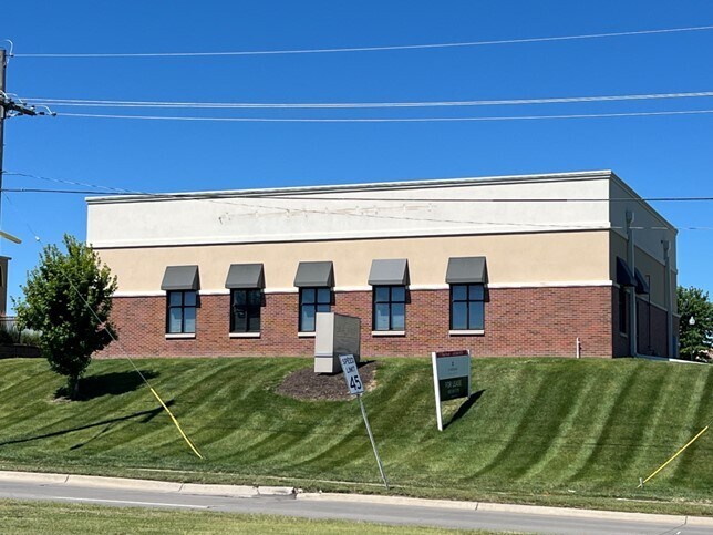 More Photos Of 3585 N 168th Ct, Omaha Medical For Lease