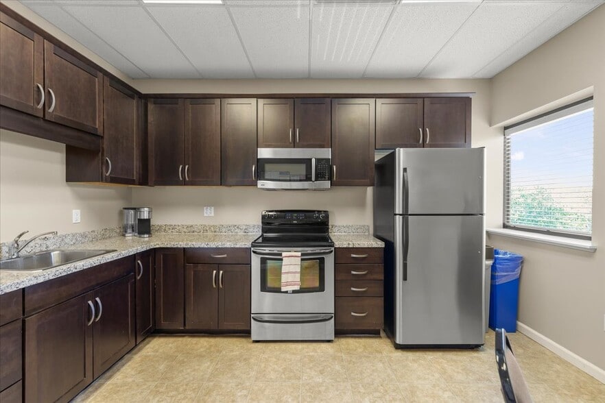 More Photos Of 125 Hangar Way, Watsonville Office For Sale