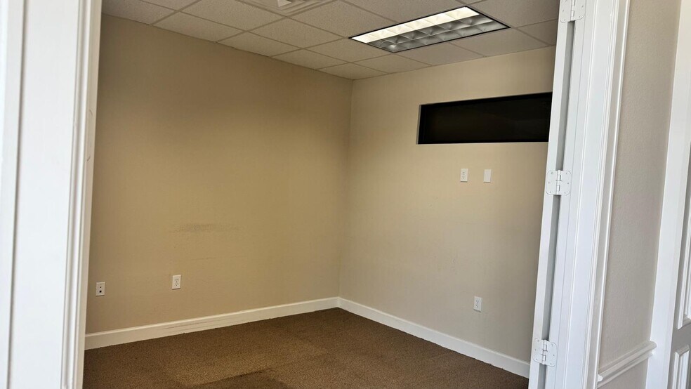 More Photos Of 12440 Emily Ct, Sugar Land Office Residential For Lease