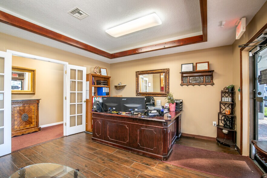 More Photos Of 205 E Burleigh Blvd, Tavares Office For Sale