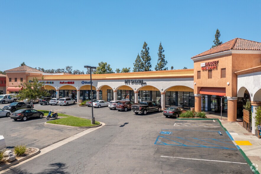 More Photos Of 1348-1366 W Valley Pky, Escondido Unknown For Lease