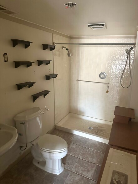 More Photos Of 1677 Main St, Buffalo General Retail For Sale