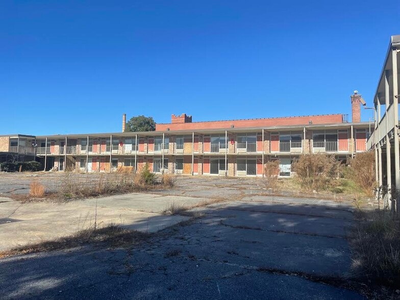 More Photos Of 215 N Church St, Rocky Mount Hotel For Sale