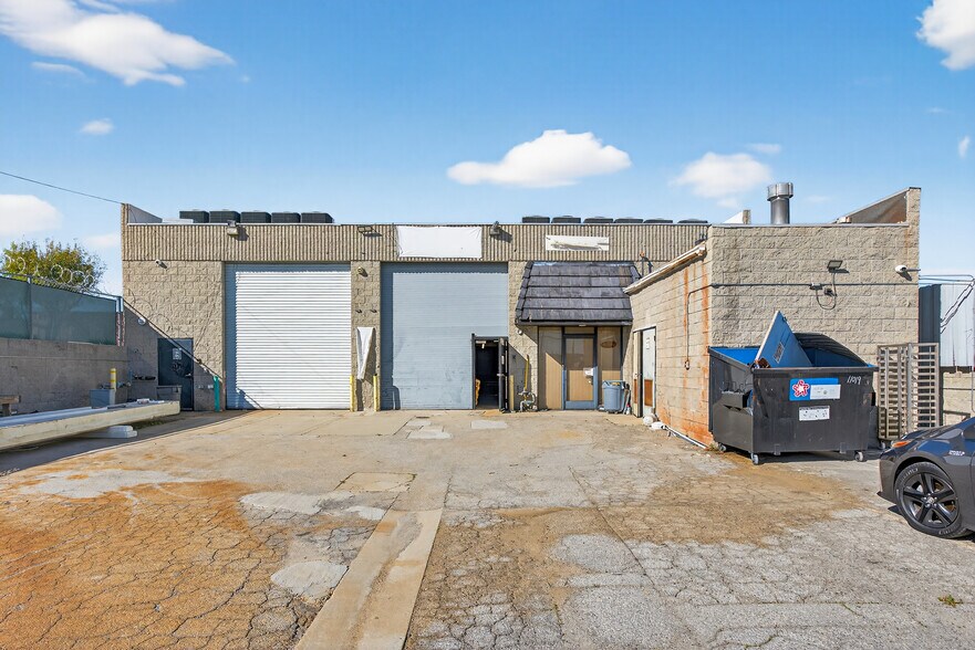 More Photos Of 11019 Penrose St, Sun Valley Manufacturing For Sale