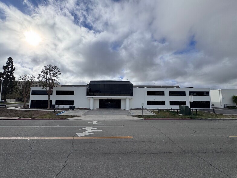 More Photos Of 3242 S Halladay St, Santa Ana Light Distribution For Lease