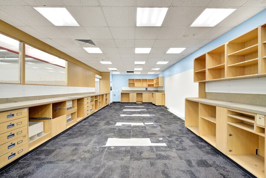 More Photos Of 3340 N Texas St, Fairfield Drugstore For Lease