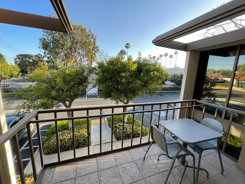 More Photos Of 850 E Chapman Ave, Orange Loft Creative Space For Lease