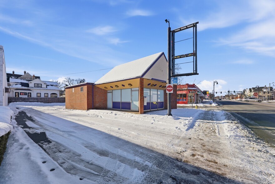 More Photos Of 1143 State St, Springfield Freestanding For Lease