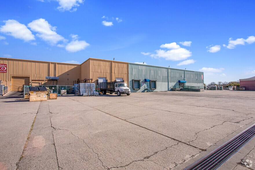 More Photos Of 301 9th St, Modesto Manufacturing For Lease