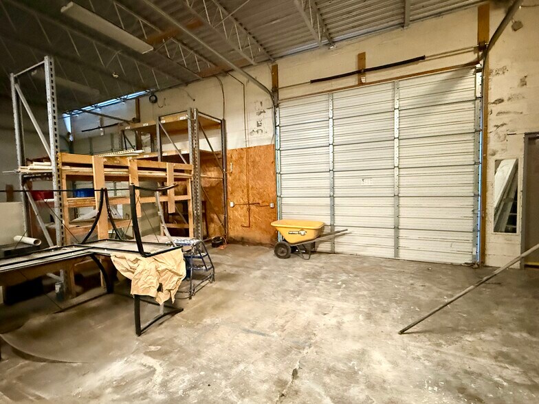More Photos Of 2618 Airline Blvd, Portsmouth Showroom For Sale