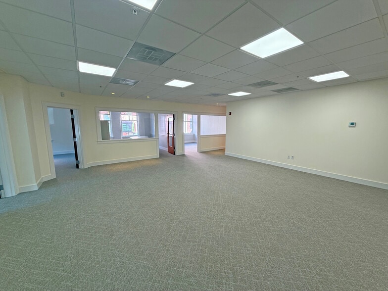 More Photos Of 25 Chestnut St, Portsmouth Office For Lease