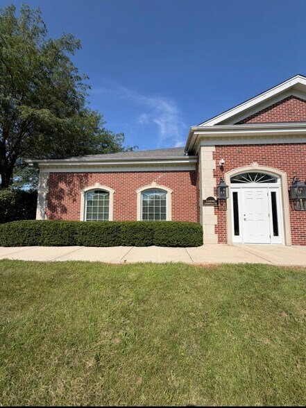 More Photos Of 2075 Blackberry Dr, Geneva Medical For Lease