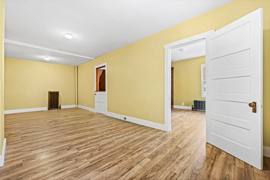 More Photos Of 68 Brook St, Croton On Hudson Showroom For Sale