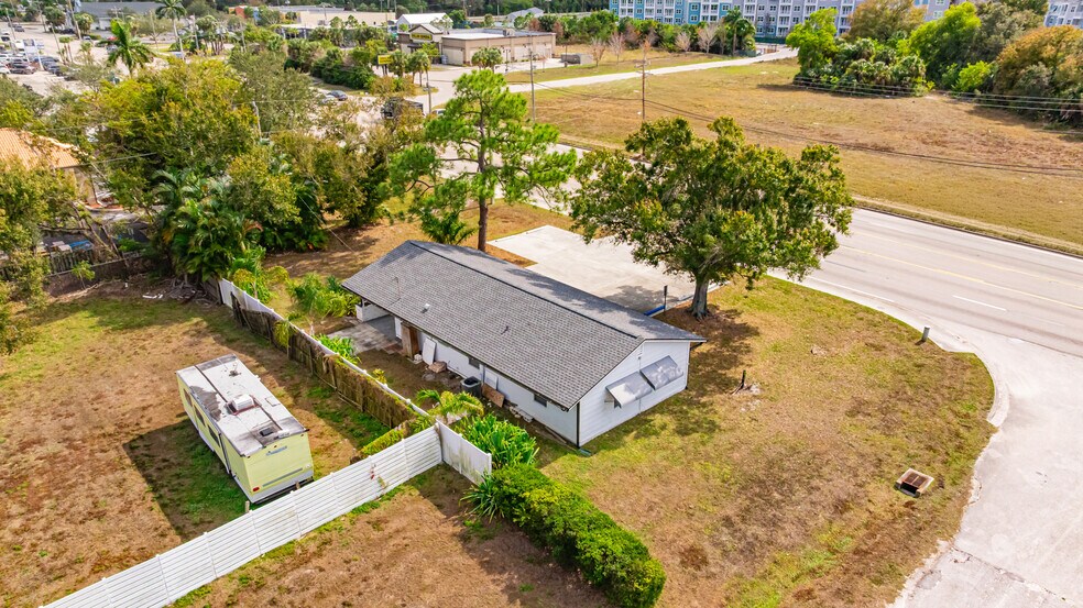 More Photos Of 164 Pondella Rd, North Fort Myers Office For Sale