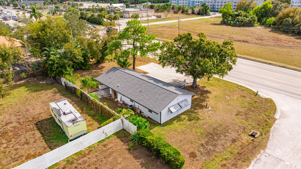 More Photos Of 164 Pondella Rd, North Fort Myers Office For Sale