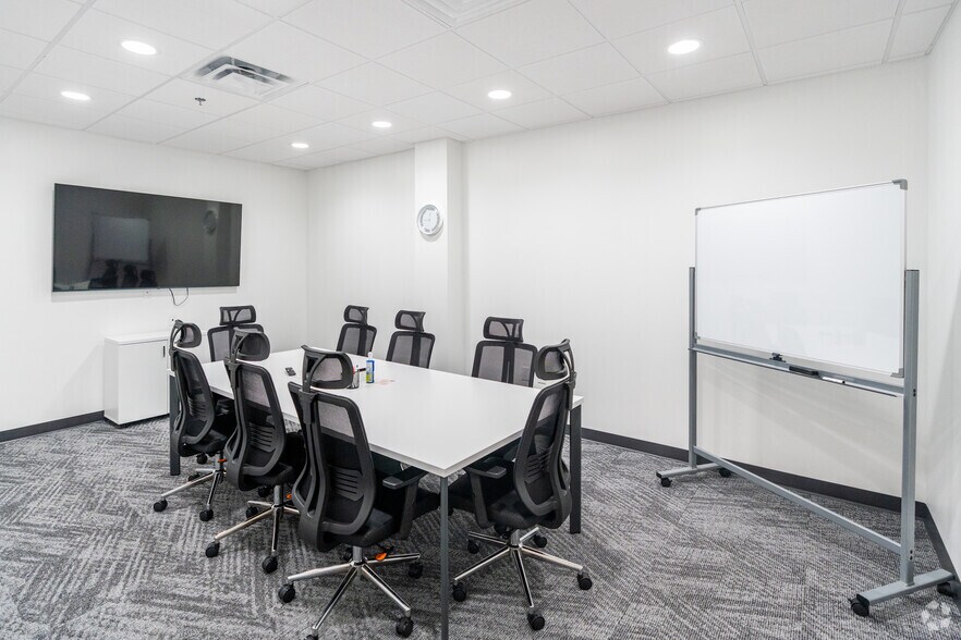 More Photos Of 3300 Gateway Centre Blvd, Morrisville Research And Development For Lease